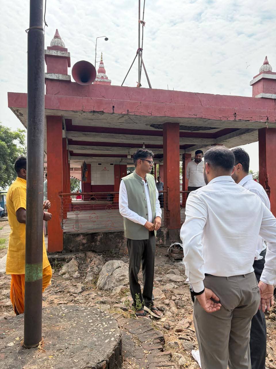 वित्त मंत्री ओ.पी.चौधरी ने किया गजमार पहाड़ स्थित हनुमान मंदिर परिसर के सौंदर्यीकरण कार्यों का निरीक्षण