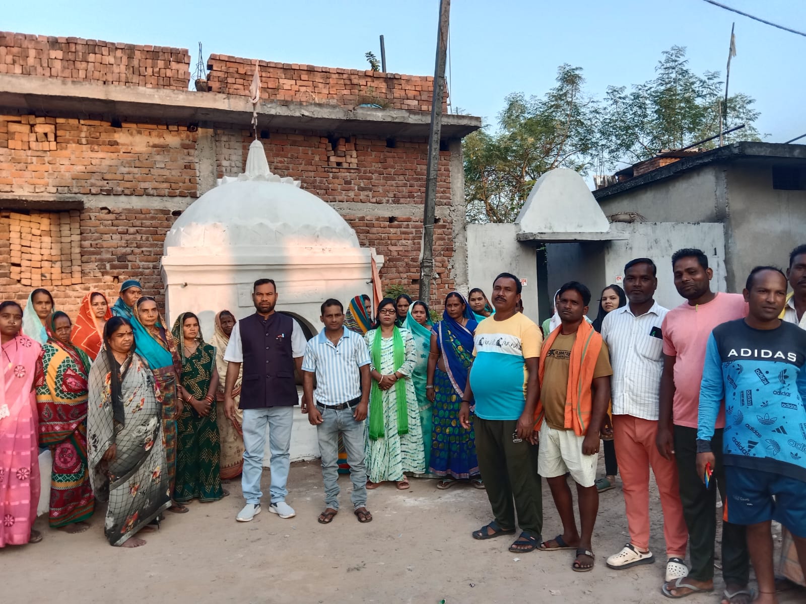 रोड मरम्मत और शराब बंदी से टपरदा में खुशियां, सरपंच दिनेश जांगड़े के प्रयासों की हुई सराहना