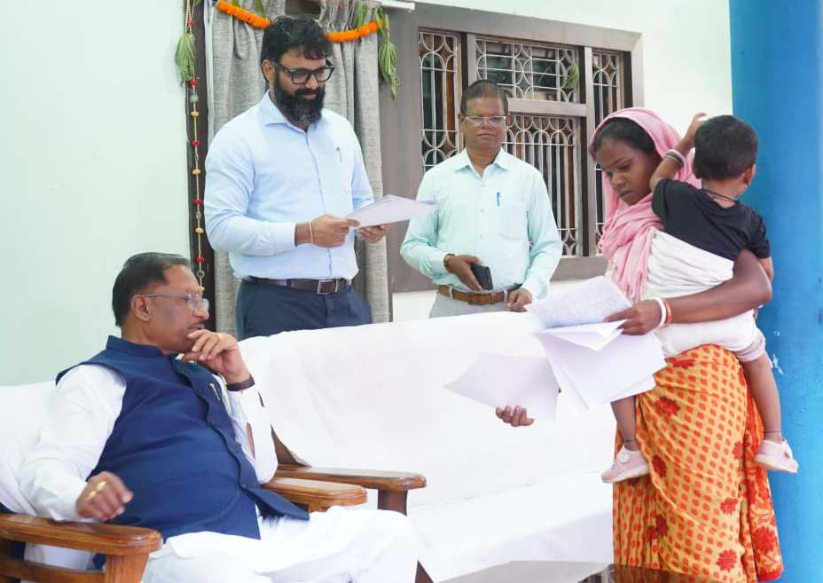 मुख्यमंत्री श्री विष्णु देव साय ने बगिया में सुनी आम जनता की समस्याएं