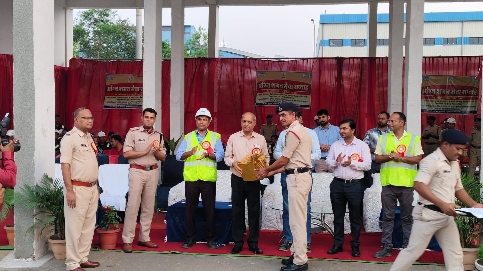 एनटीपीसी लारा में राष्ट्रीय अग्निशमन सेवा सप्ताह-2026 का समापन, फायर डेमोस्ट्रेशन रहा आकर्षण का केंद्र